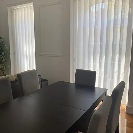Lägenhet Spacious In - 175 M² - Private Balcony