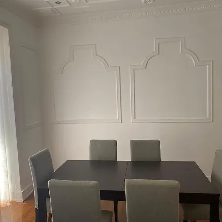 Lägenhet Spacious In - 175 M² - Private Balcony Lisboa